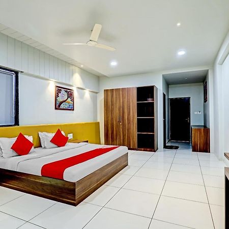 Готель Oyo 70752 Viram House Gorwa Екстер'єр фото