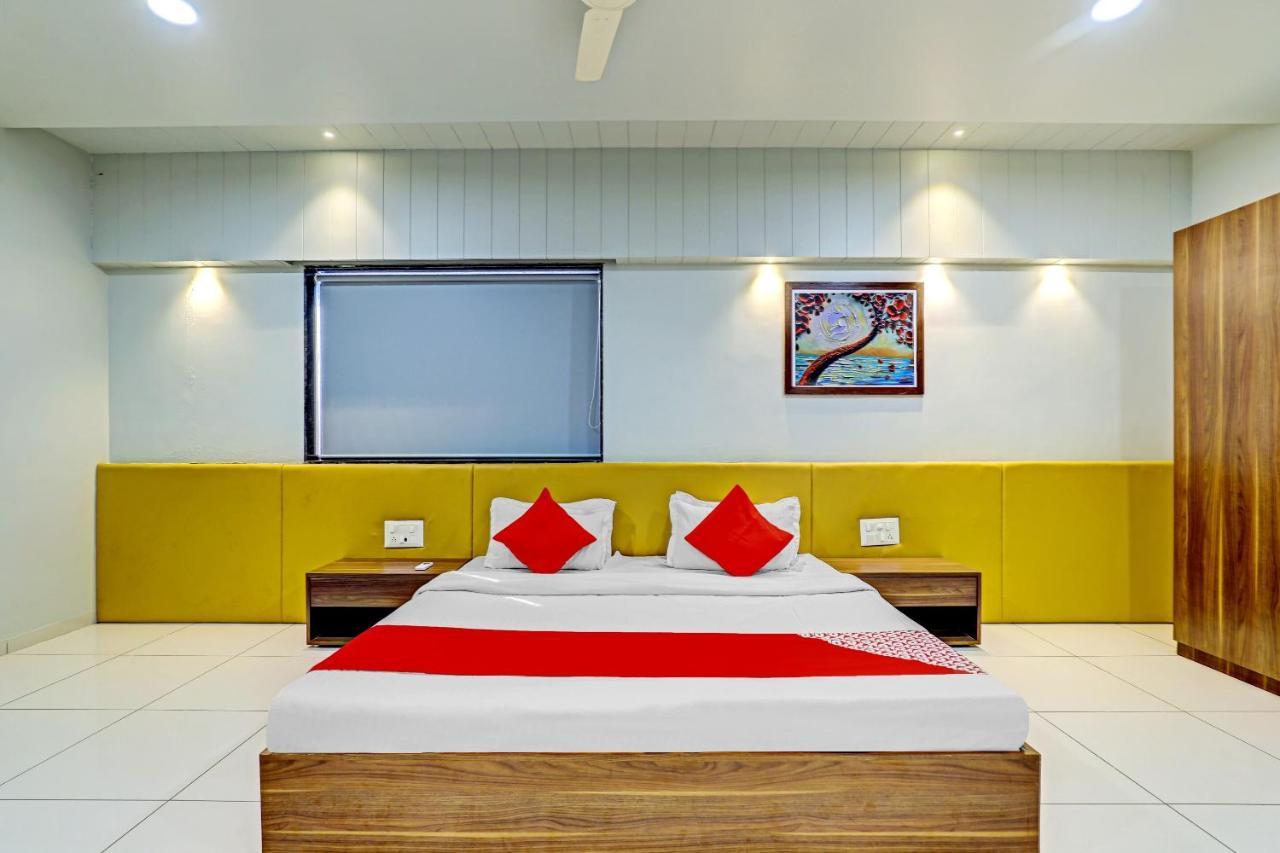 Готель Oyo 70752 Viram House Gorwa Екстер'єр фото