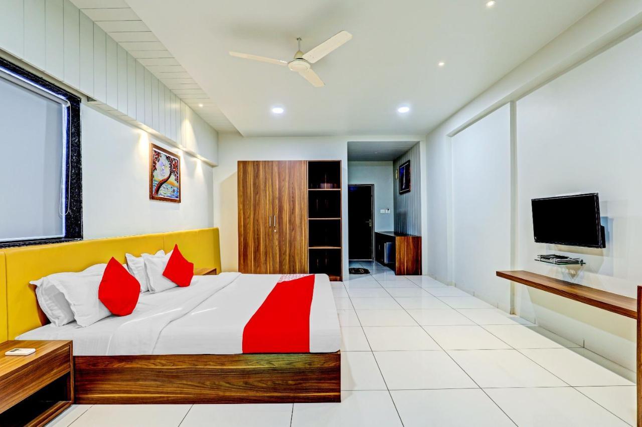 Готель Oyo 70752 Viram House Gorwa Екстер'єр фото