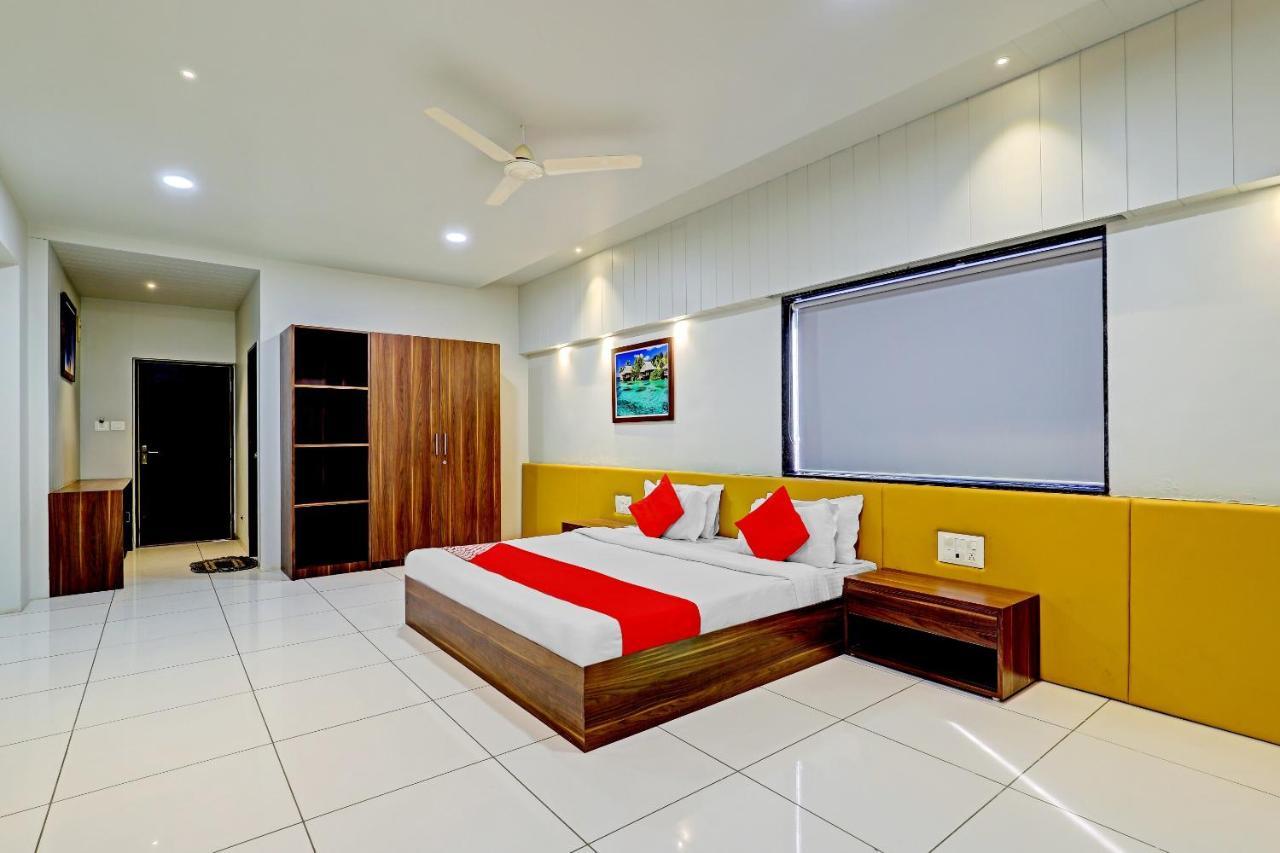 Готель Oyo 70752 Viram House Gorwa Екстер'єр фото