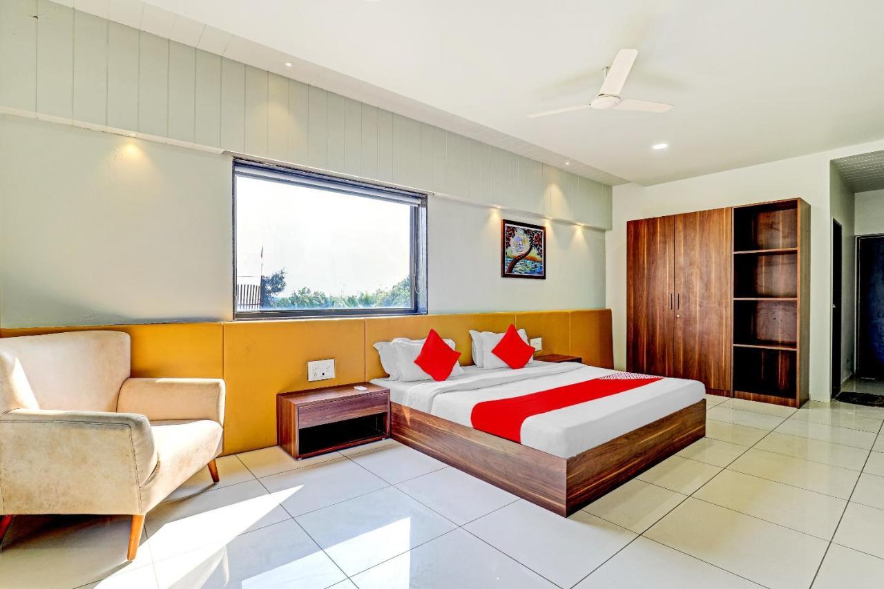 Готель Oyo 70752 Viram House Gorwa Екстер'єр фото